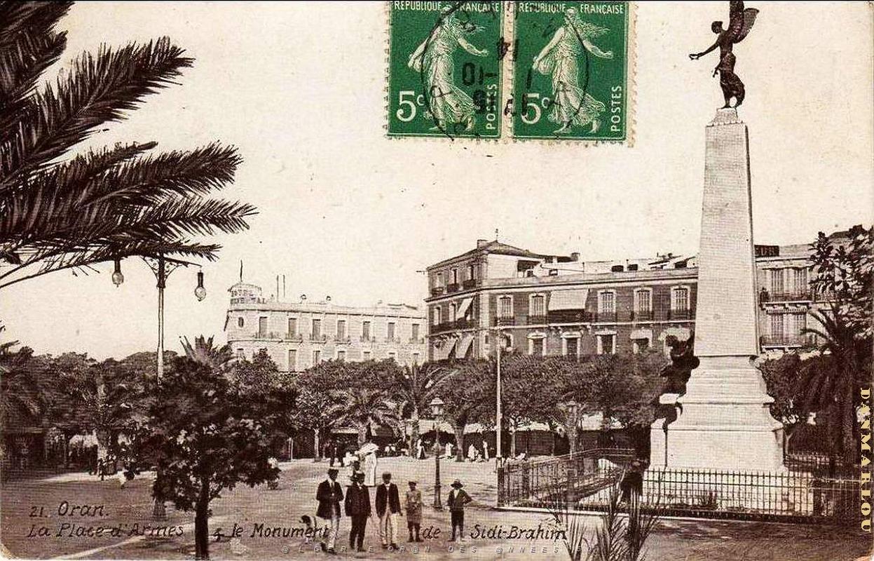 PA i- 49- Place d'armes animee.jpg
